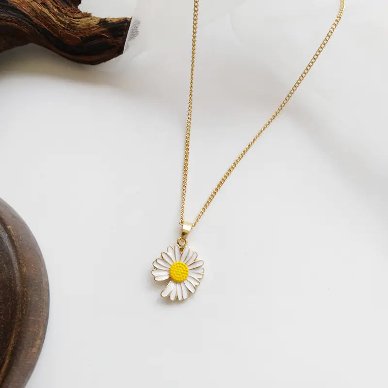 Sunlit Daisy Necklace