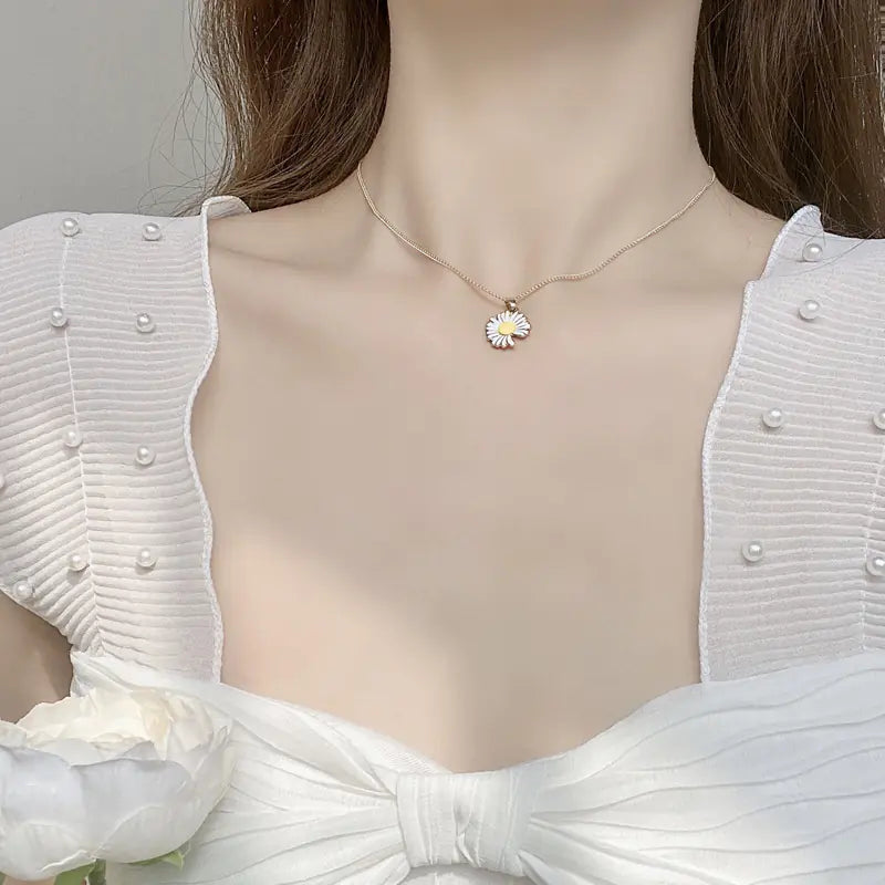 Sunlit Daisy Necklace