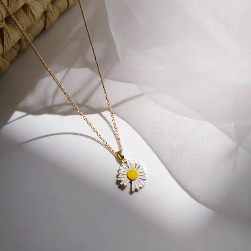 Sunlit Daisy Necklace