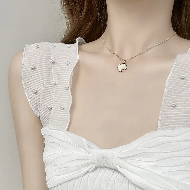 Sunlit Daisy Necklace